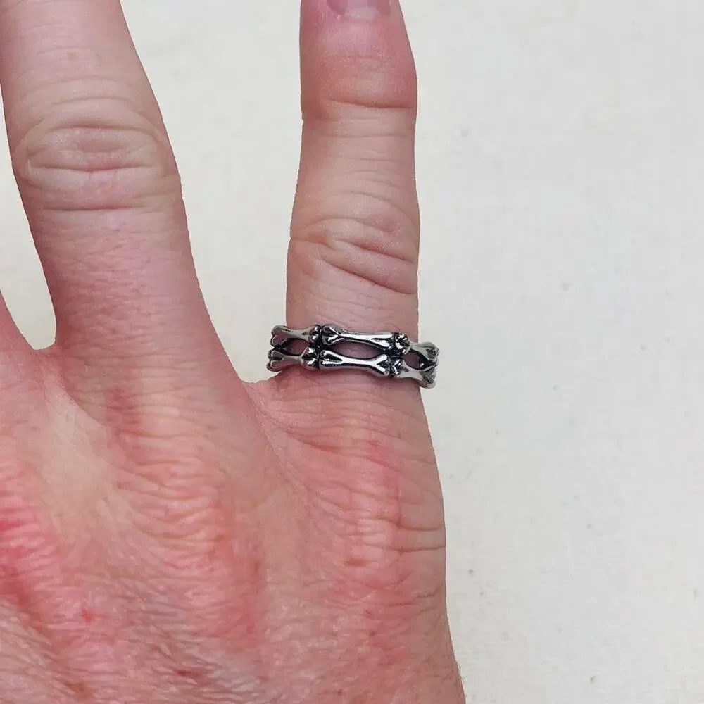 Y2K Vintage Silver Bone Wrap Ring – Size 8, Unisex, Brand New
